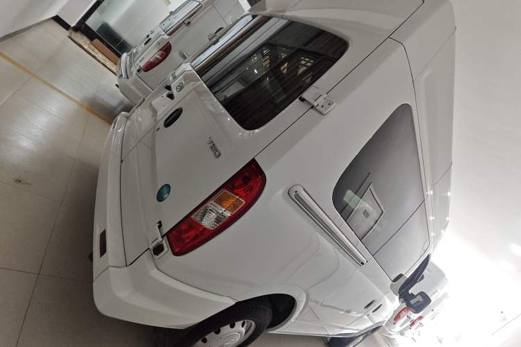 Used SAIC MAXUS Xintu V80 2021 2.0T AMT Classic Aoyuntong Short Wheelbase Mid-Roof 5/6-Seater
