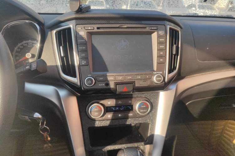 Used Venucia T70 2015 2.0L CVT Smart Edition
