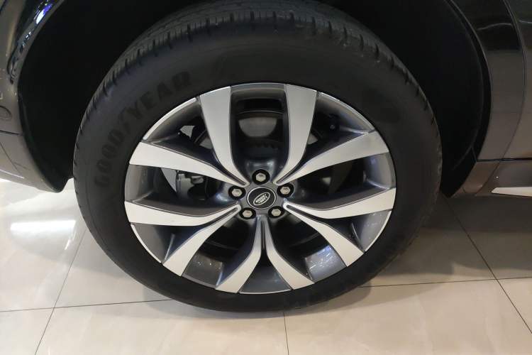 Used Land Rover Discovery Sport 2024 Luxury Custom Edition
