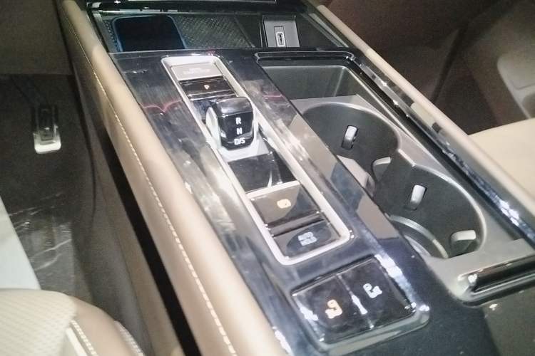 Used Volkswagen Viloran 2024 380TSI Premium Edition