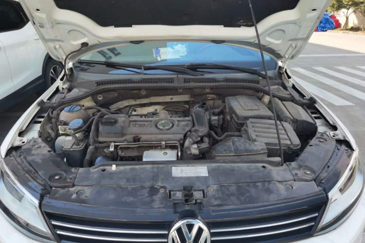 Used Volkswagen Sagitar 2014 Revised Version 1.4TSI Automatic Luxury Edition
