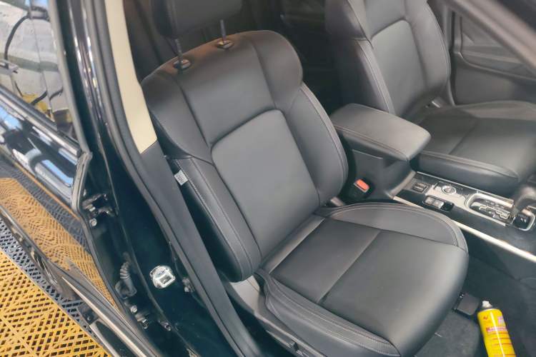 Used Mitsubishi Outlander 2019 2.4L 4x4 Zhi Xiang Edition 5 Seats China VI Standard
