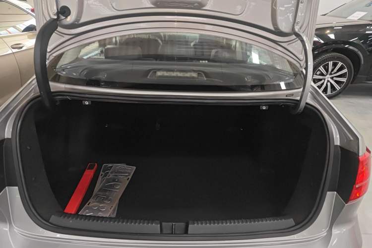 Used Volkswagen Sagitar 2015 1.6L Automatic Comfort Model
