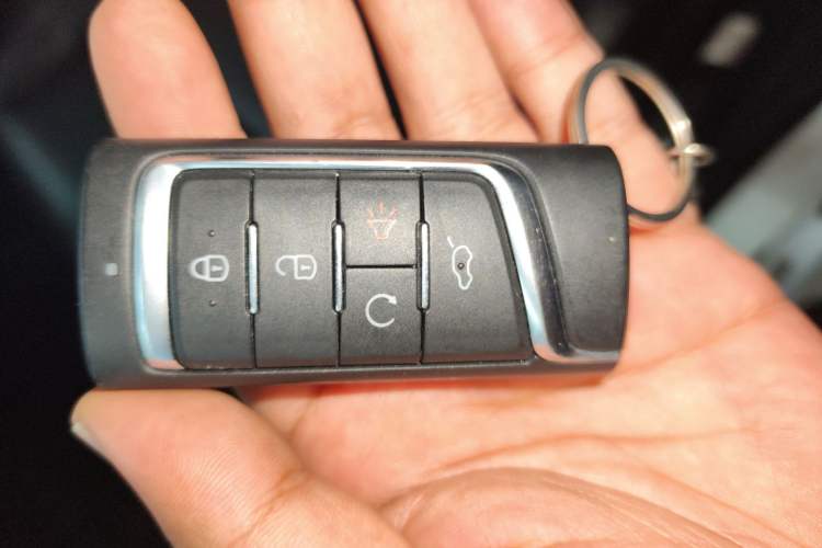 Used GAC Trumpchi GS8 2017 320T Two-Wheel Drive Luxury Smart Connectivity Version (7 Seats)