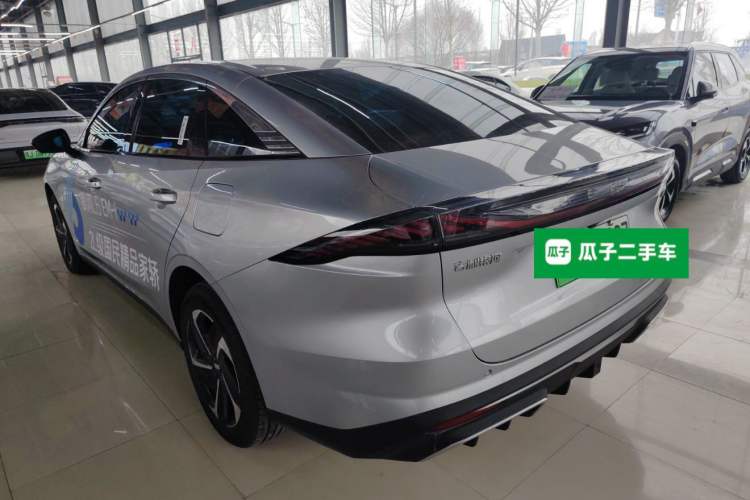 Used  L6 2025 EM-i 140km Starship Edition
