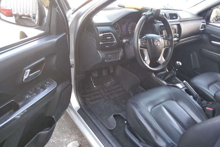 Used Great Wall Wingle 5 2017 2.0T European-spec Diesel Two-Wheel-Drive Entry-Level Big Double-Cab GW4D20D
