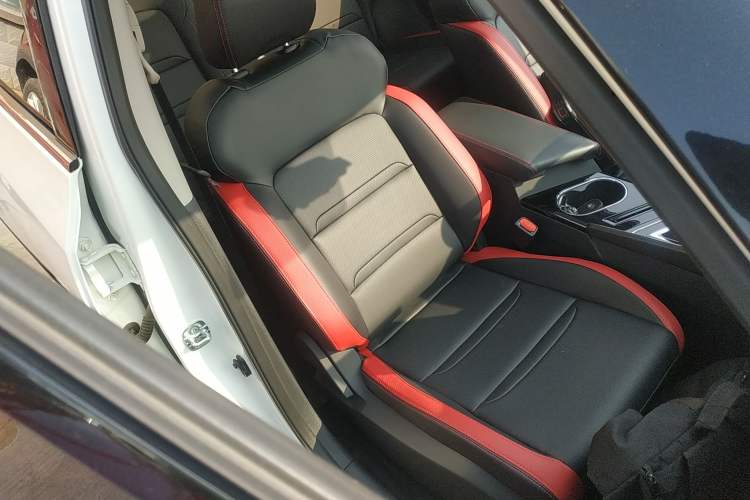 Used Venucia T60 2020 1.6L CVT Smart Drive Version China VI Standard
