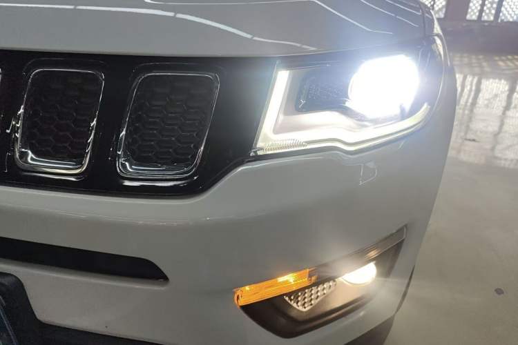 Used  Compass 2019 200T Automatic Enjoyment - Connected Large Screen Version