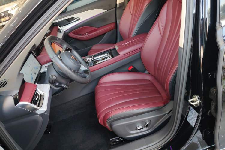 Used Hongqi H5 2025 2.0T Automatic Flag Edition – 500 000 Units Commemorative Version
