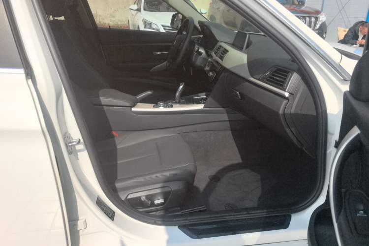 Used BMW 3 Series 2016 320Li Fashion Model
