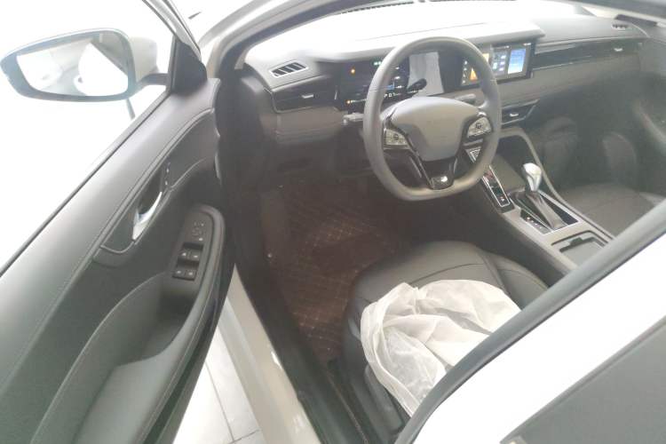 Used Roewe i5 2023 1.5L CVT Luxury Edition
