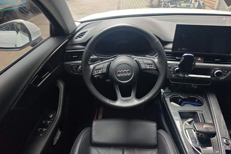 Used Audi A4L 2022 40 TFSI Luxury Dynamic Model
