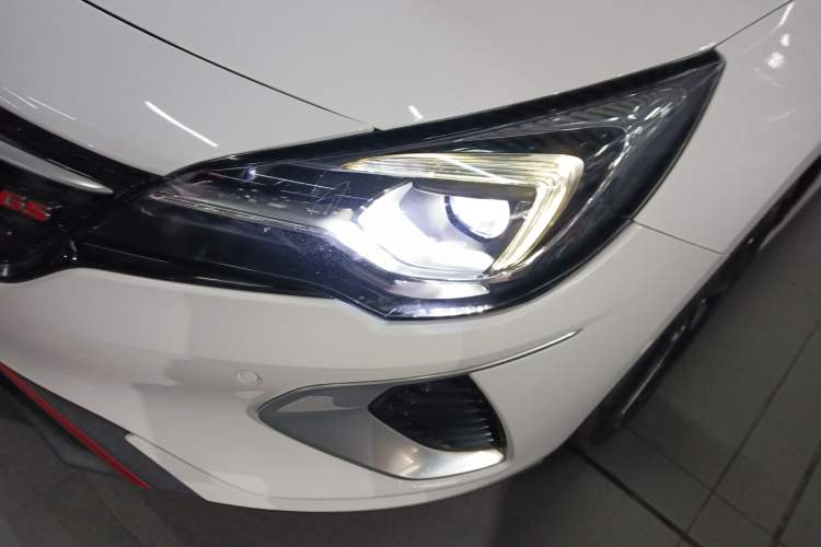 Used Buick Verano 2019 Two-Door GS 20T Dual-Clutch Luxury Model
