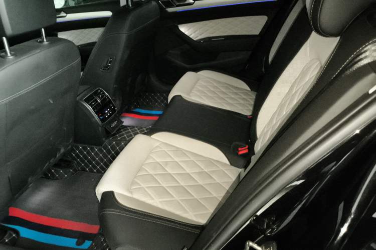 Used Volkswagen Magotan 2023 2 Million Units Commemorative Edition 330TSI DSG Luxury Version
