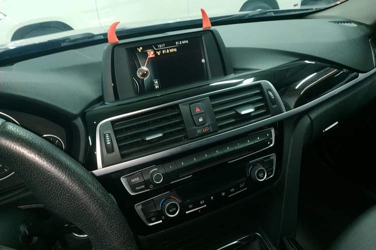 Used BMW 3 Series 2017 320Li Fashion Model
