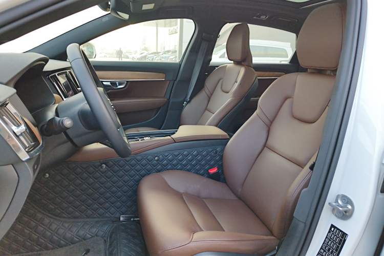 Used Volvo S90 2025 B5 Zhiyi Luxury Edition
