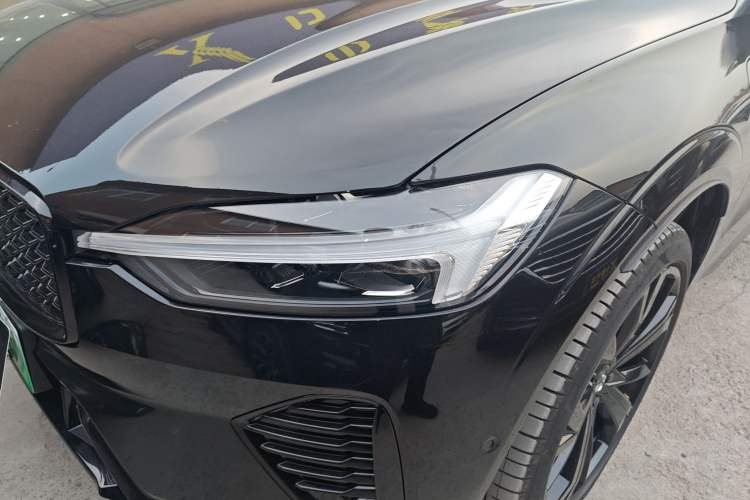 Used Volvo XC60 New Energy 2025 Plug-in Hybrid Long-Range All-Wheel Drive Zhiyuan Extreme Night Black Edition
