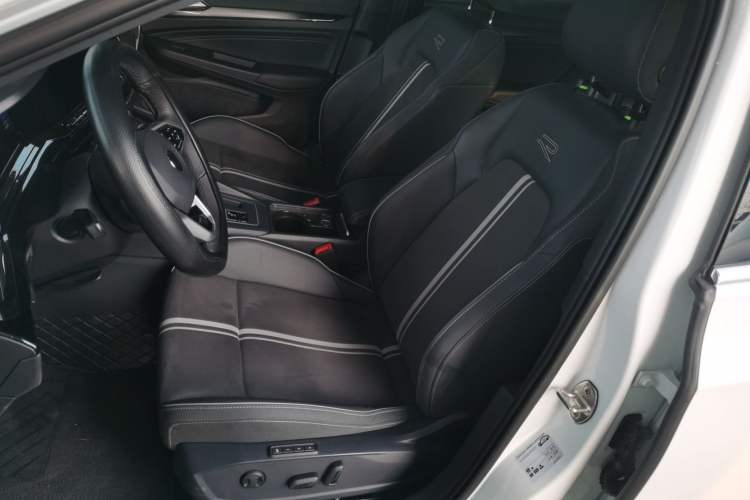 Used Volkswagen Golf 2023 Facelift 280TSI DSG R-Line Lite
