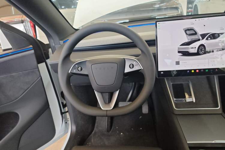 Used Tesla Model Y L 2025 Long-Range All-Wheel-Drive Version
