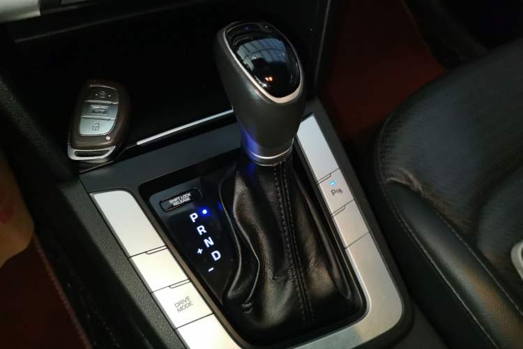 Used Hyundai Elantra 2016 1.6L Automatic ZhiXuan · Luxury Version
