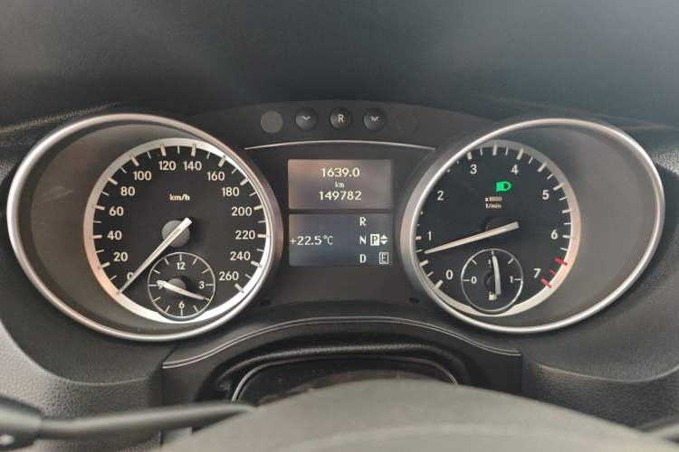 Used Mercedes-Benz R-Class 2017 R 320 4MATIC Business Edition Prestige Model
