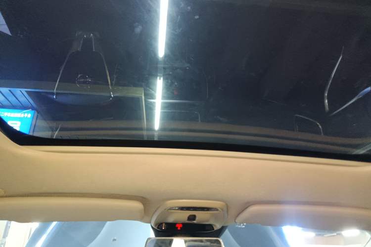 Used Volvo V40 2014 2.0T Zhiyi Version
