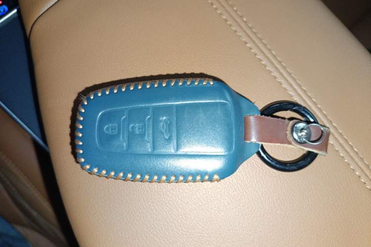 Used Toyota Avalon 2019 Dual-Engine 2.5L XLE Prestige Version China VI Standard
