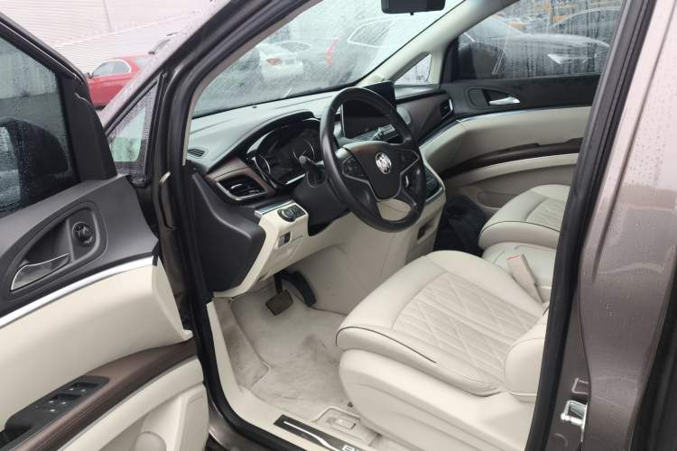 Used Buick GL8 2023 Land Executive Class Deluxe Model