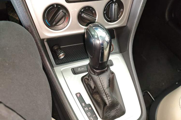 Used Volkswagen Lavida 2017 1.6L Automatic Comfort Edition
