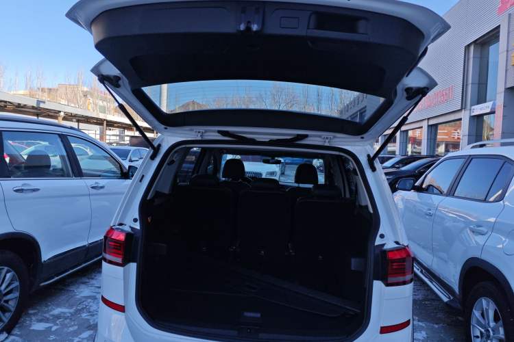 Used Volkswagen Touran 2018 Volkswagen Touran L 280TSI DSG Boundary Edition 7 Seats China V Emission Standard
