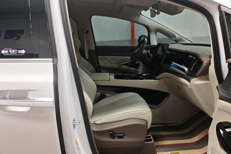 Used Denza D9 2022 DM-i 970 Four-Wheel Drive Flagship Model