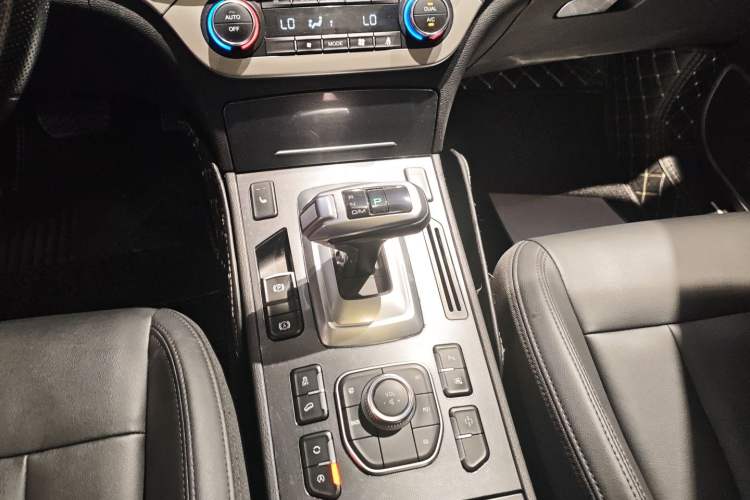 Used Haval H6 Coupe 2017 Blue Label 2.0T Automatic Two-Wheel Drive Elite Model
