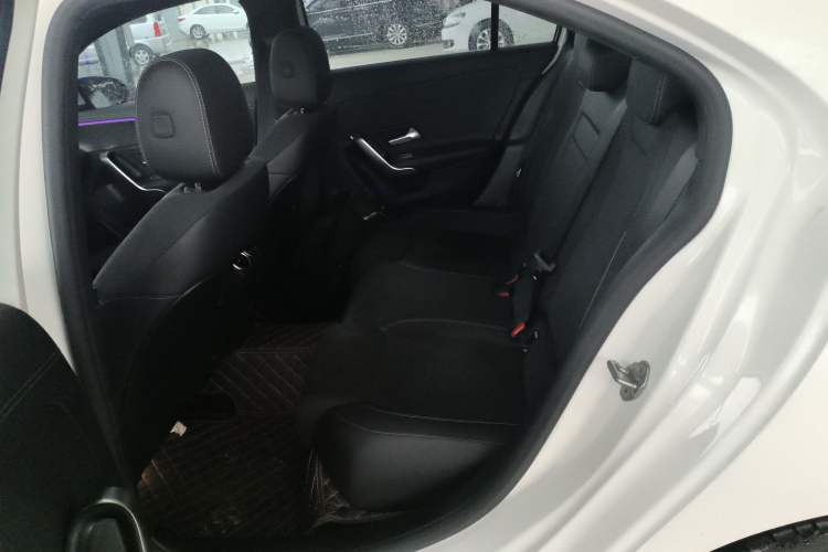 Used Mercedes-Benz A-Class 2022 Second Facelift A 200 L Sport Sedan Fashion Version
