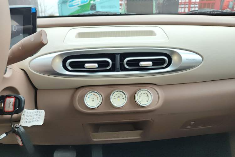 Used Wuling Hongguang MINIEV 2025 Four-Door Version Advanced Edition
