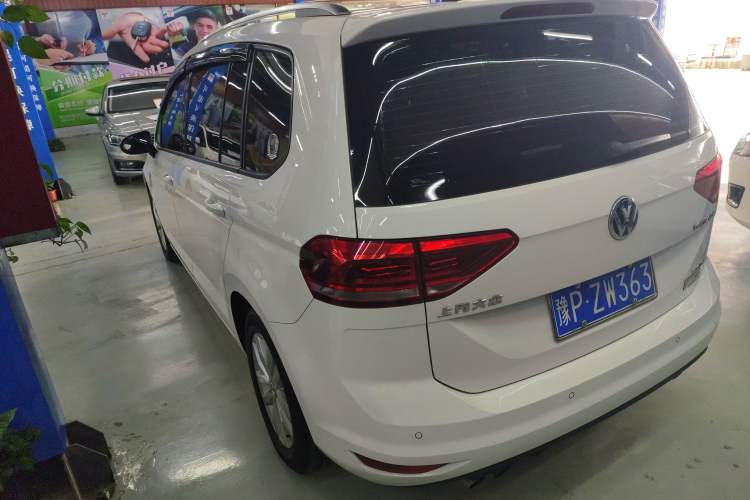 Used Volkswagen Touran 2018 Volkswagen Touran L 280TSI DSG Comfort Edition 7 Seats China VI Standard
