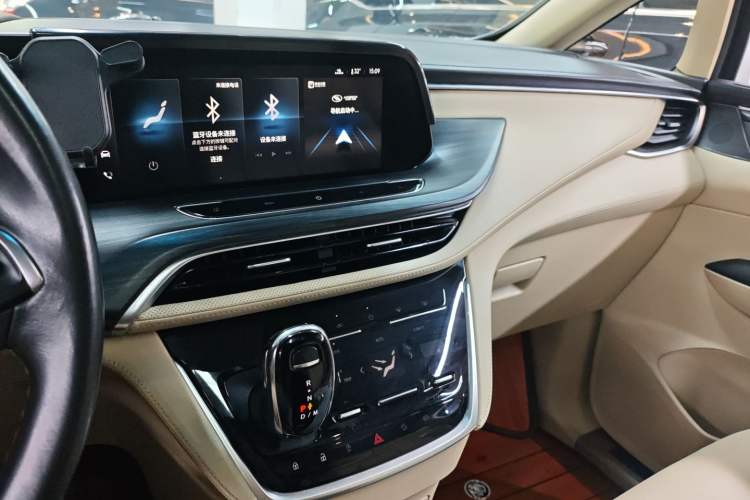 Used Buick GL8 2022 ES Landtrek 653T Luxury Edition