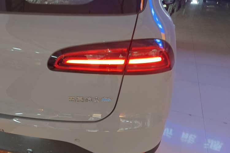 Used Wuling Bingo PLUS 2024 330 km Range Five-Seater Version
