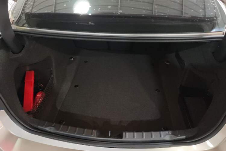 Used BMW 3 Series 2016 320Li Ambition Model
