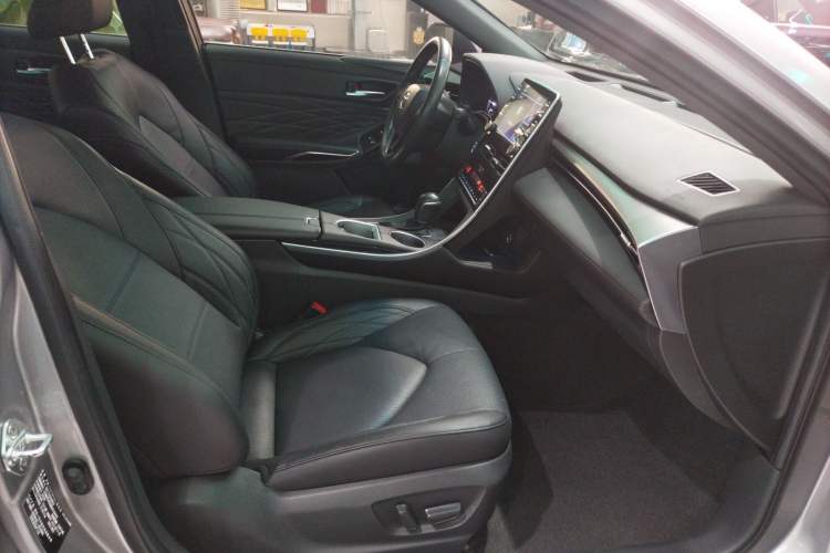 Used Toyota Avalon 2019 Dual-Engine 2.5L XLE Prestige Version China VI Standard
