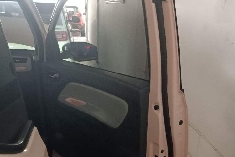 Used Wuling Hongguang MINIEV 2021 Macaron Premium Model – Lithium Iron Phosphate
