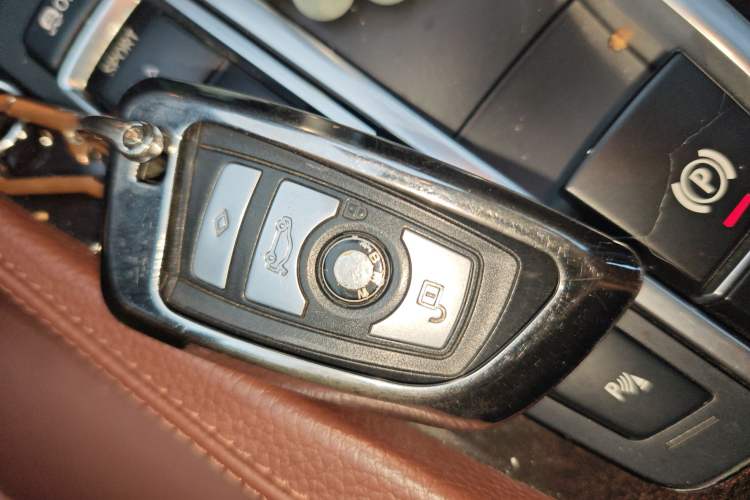 Used BMW 5 Series 2017 525Li Leading Model