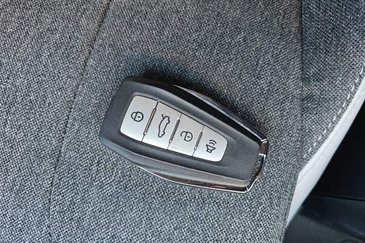 Used Geometry E Firefly 2024 301km Flowing Light
