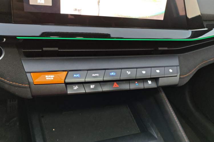 Used Changan UNI-V 2024 1.5T Prestige Sport Edition
