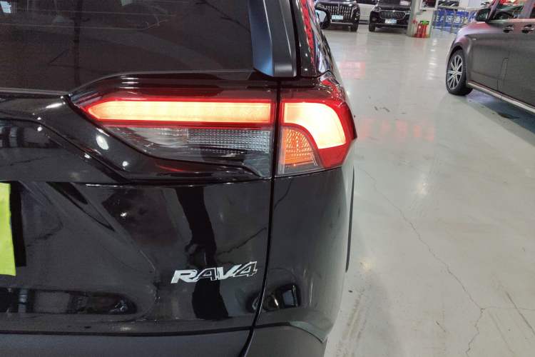 Used Toyota RAV4 2023 2.0L CVT Two-Wheel Drive Fashion Plus Edition