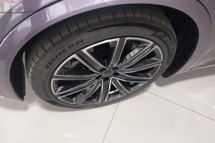 Used Hima Luxeed R7 2024 All-Electric 667 km Max