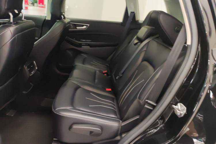 Used Ford Edge 2021 PLUS EcoBoost 245 Two-Wheel-Drive Platinum Edition 5 Seats
