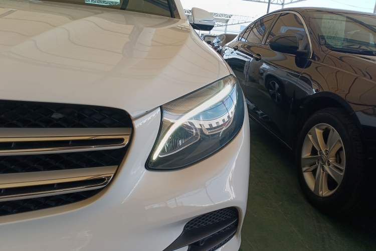 Used Mercedes-Benz GLC 2018 Facelift GLC 260 4MATIC Luxury Edition
