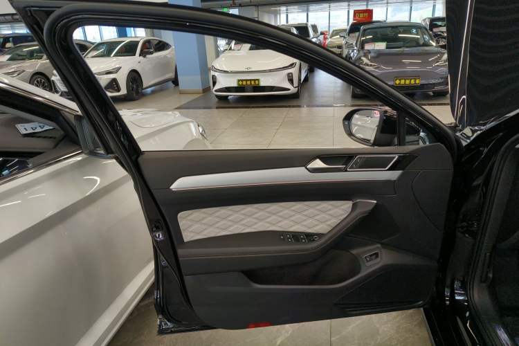 Used Volkswagen Magotan 2023 2 Million Units Commemorative Edition 330TSI DSG Luxury Version
