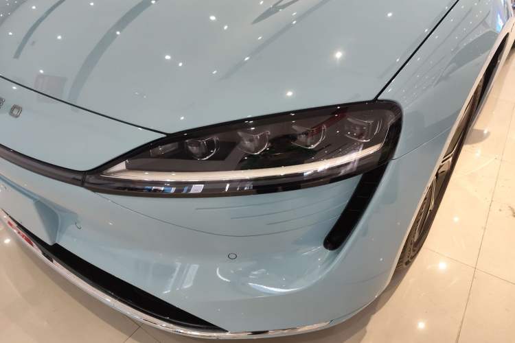 Used Hima Luxeed S7 2025 705 km Max
