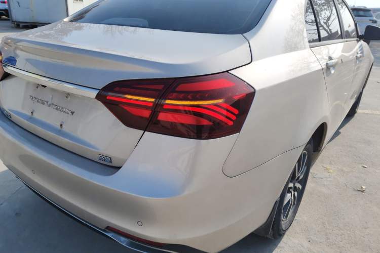 Used Geely Auto Emgrand 2019 Leading Edition 1.5L CVT Luxury Model China VI Standard
